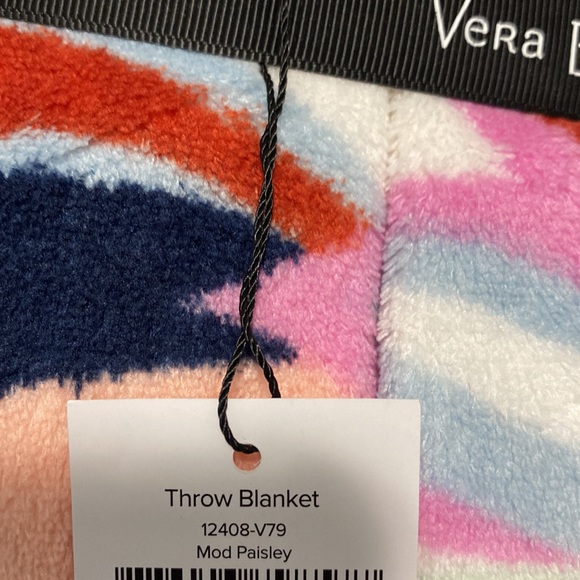 NWT! Vera Bradley throw blanket - Picture 4 of 9